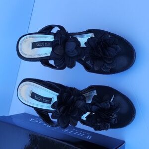 White house black market Yately black espadrille wedges with flowers, size 7.5